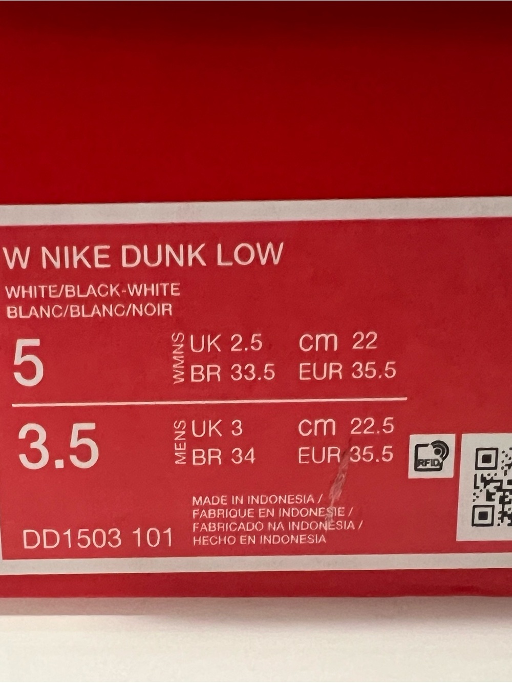 W NIKE Black and White Low-Top Sneakers - Picture 7 of 7